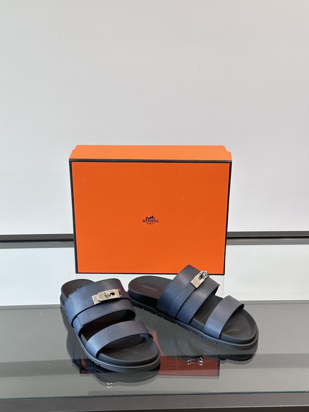 ◾️▫️Hermes 高端真皮男士拖鞋，高品质经典单品，用料上乘考究，版型宽松舒适，推荐入手，鞋面选用进