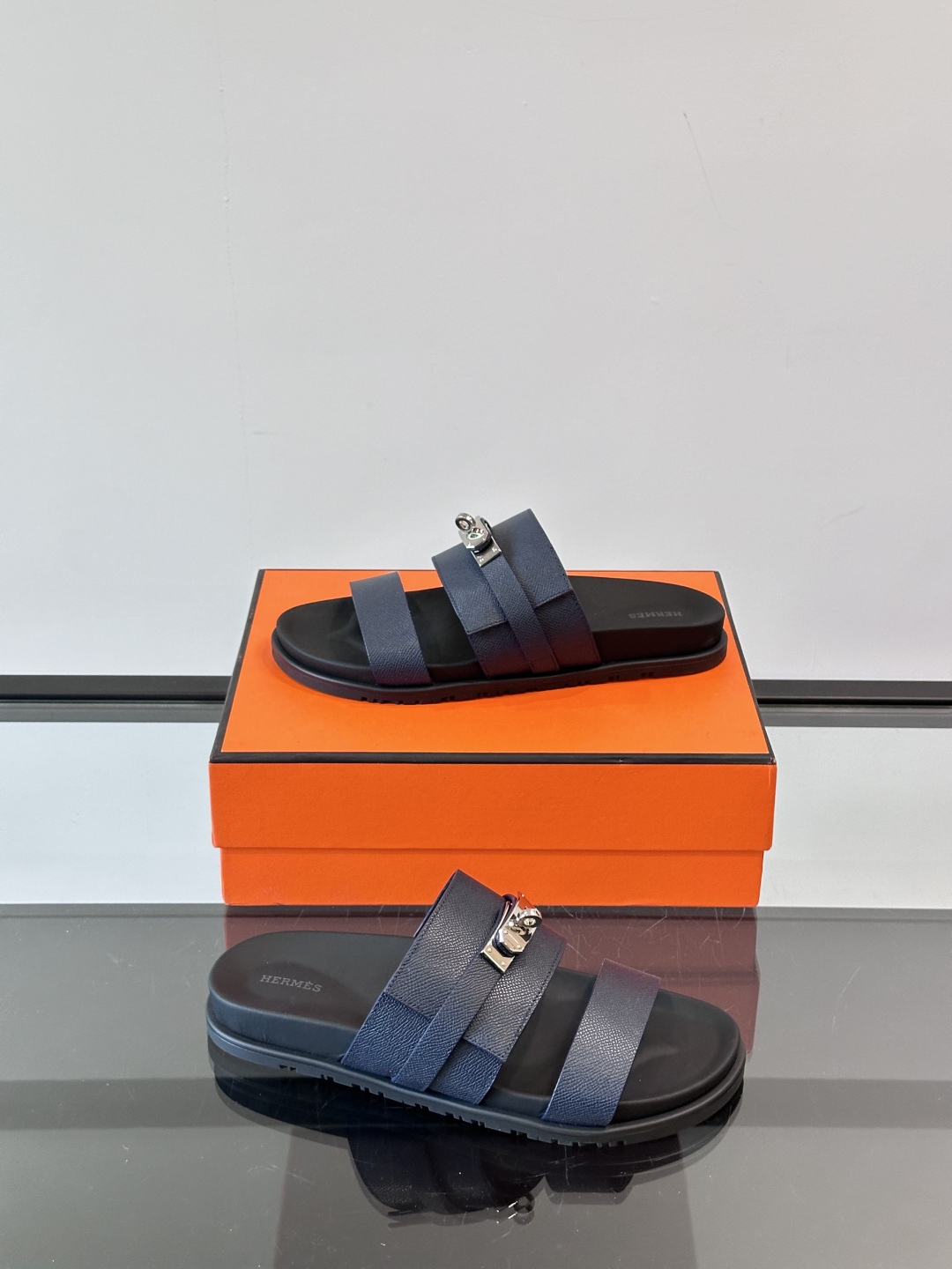 ◾️▫️Hermes 高端真皮男士拖鞋，高品质经典单品，用料上乘考究，版型宽松舒适，推荐入手，鞋面选用进