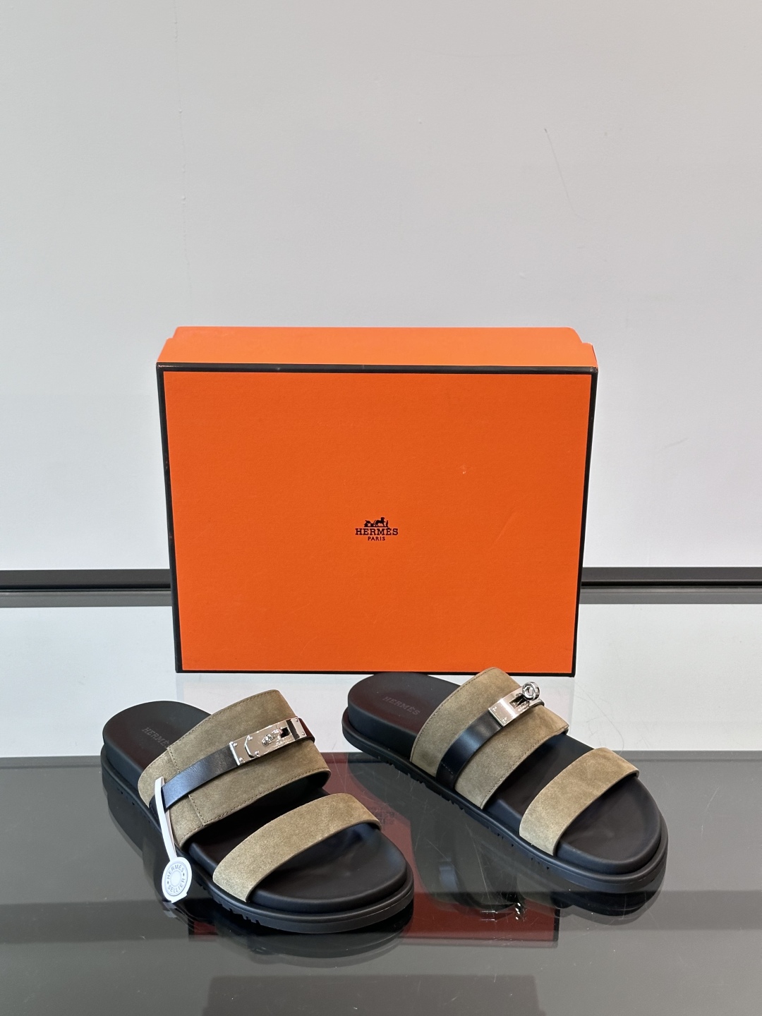 ◾️▫️Hermes 高端真皮男士拖鞋，高品质经典单品，用料上乘考究，版型宽松舒适，推荐入手，鞋面选用进