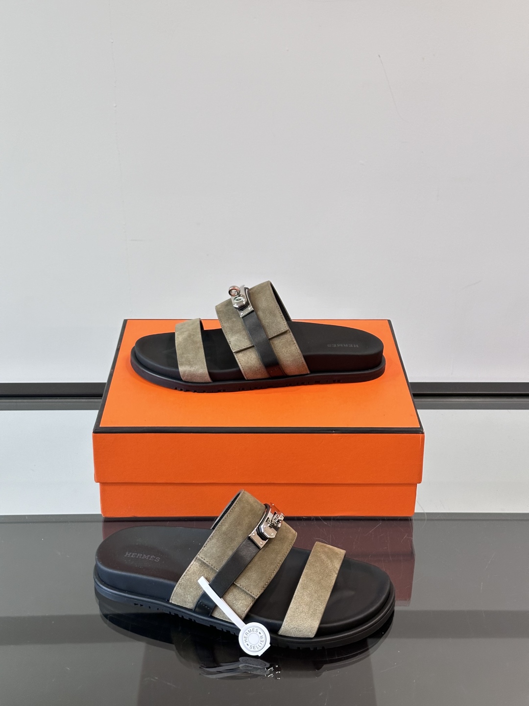 ◾️▫️Hermes 高端真皮男士拖鞋，高品质经典单品，用料上乘考究，版型宽松舒适，推荐入手，鞋面选用进