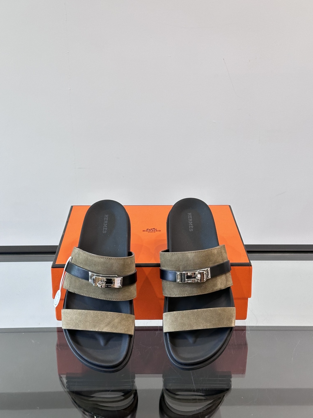 ◾️▫️Hermes 高端真皮男士拖鞋，高品质经典单品，用料上乘考究，版型宽松舒适，推荐入手，鞋面选用进