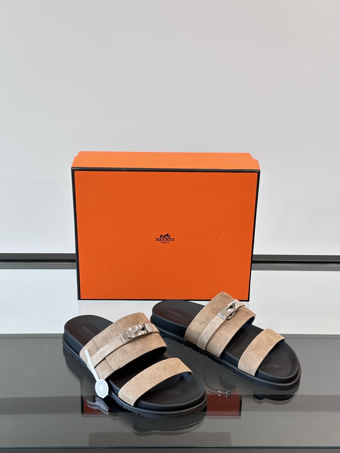 ◾️▫️Hermes 高端真皮男士拖鞋，高品质经典单品，用料上乘考究，版型宽松舒适，推荐入手，鞋面选用进