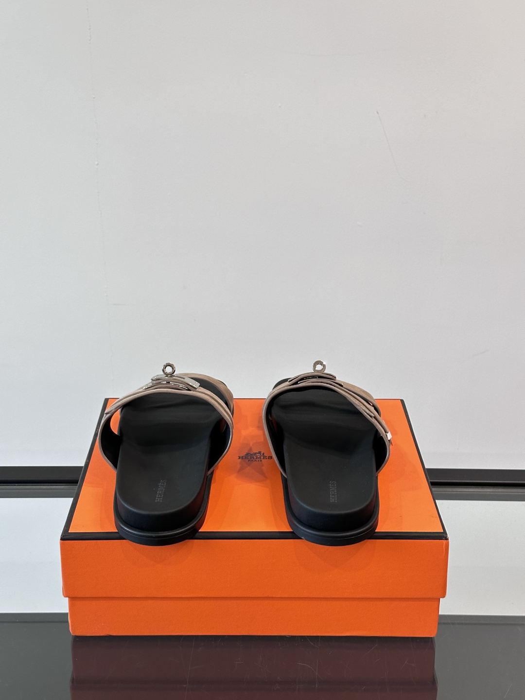 ◾️▫️Hermes 高端真皮男士拖鞋，高品质经典单品，用料上乘考究，版型宽松舒适，推荐入手，鞋面选用进