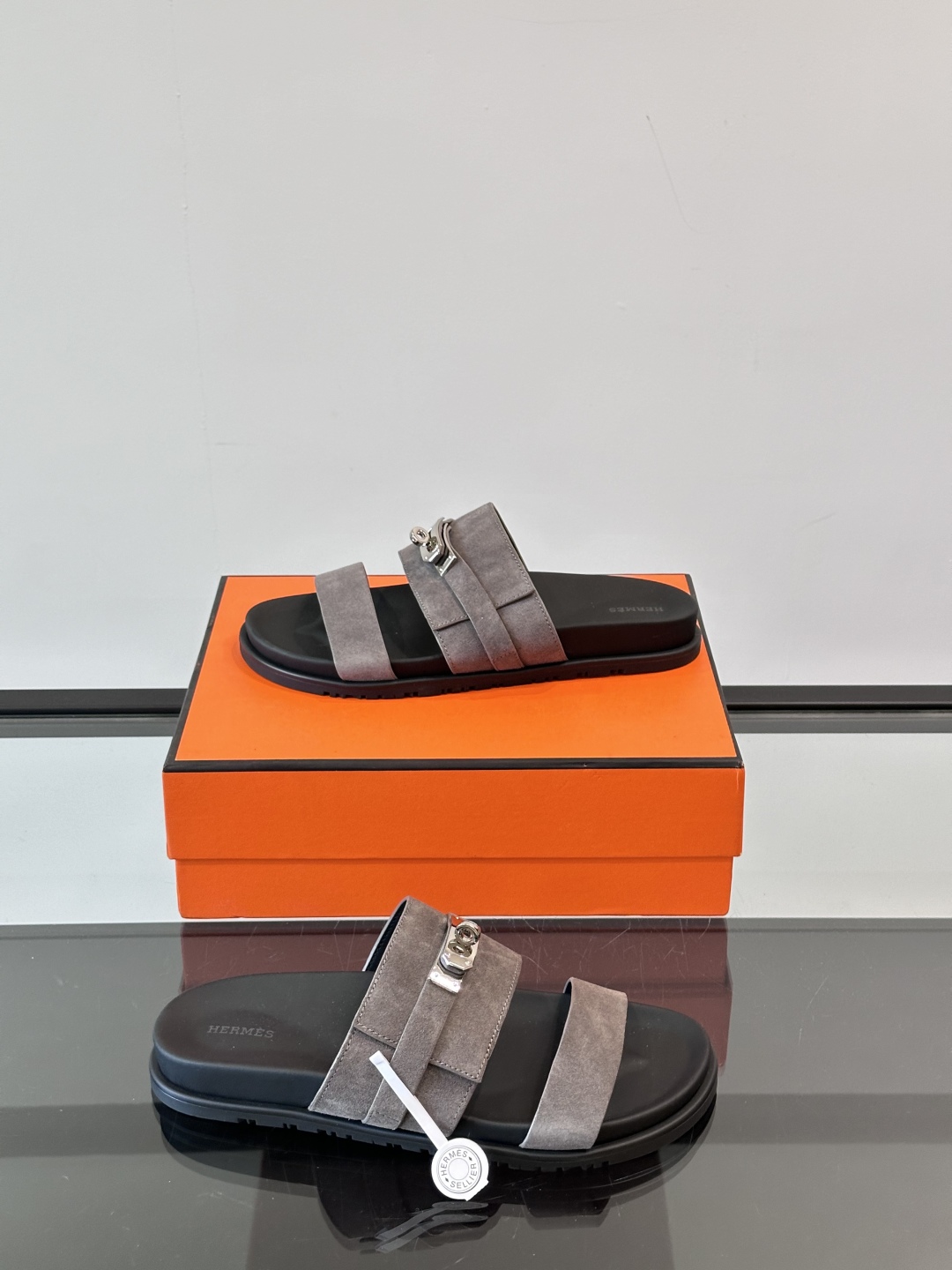 ◾️▫️Hermes 高端真皮男士拖鞋，高品质经典单品，用料上乘考究，版型宽松舒适，推荐入手，鞋面选用进