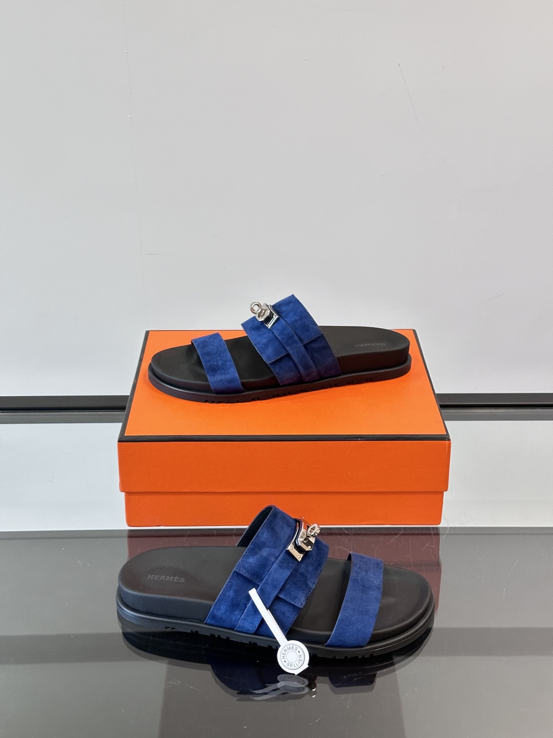 ◾️▫️Hermes 高端真皮男士拖鞋，高品质经典单品，用料上乘考究，版型宽松舒适，推荐入手，鞋面选用进