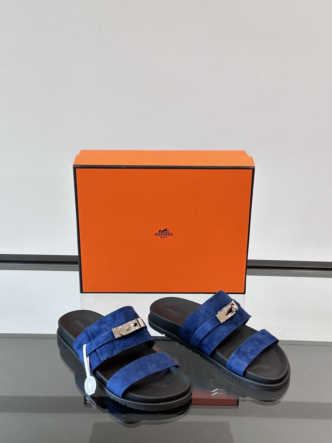 ◾️▫️Hermes 高端真皮男士拖鞋，高品质经典单品，用料上乘考究，版型宽松舒适，推荐入手，鞋面选用进