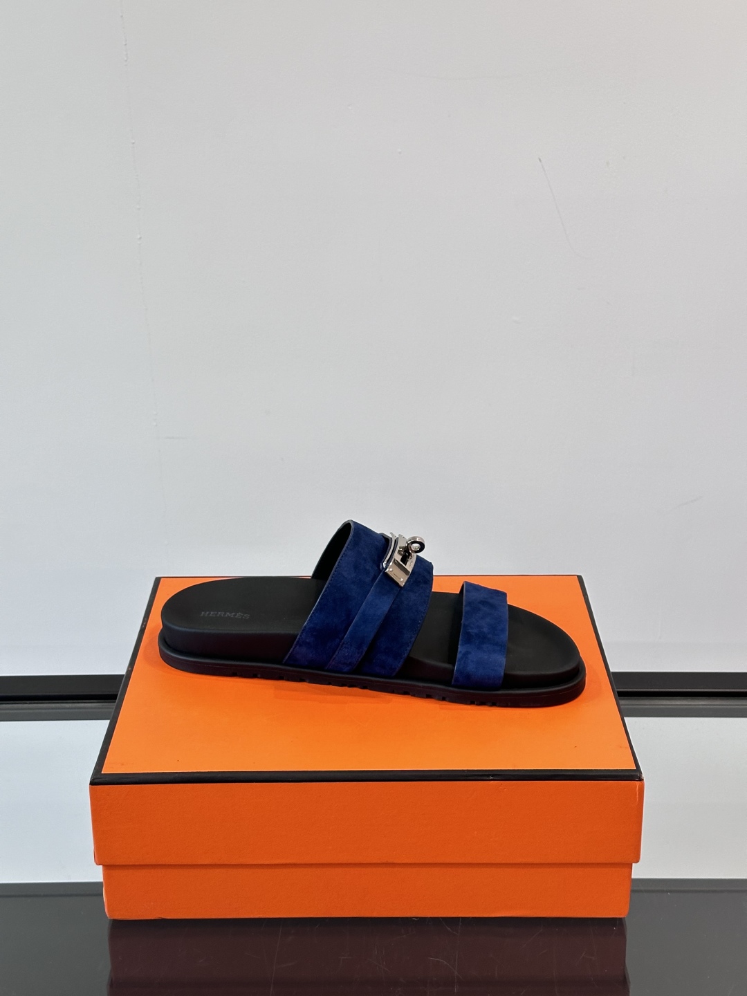 ◾️▫️Hermes 高端真皮男士拖鞋，高品质经典单品，用料上乘考究，版型宽松舒适，推荐入手，鞋面选用进