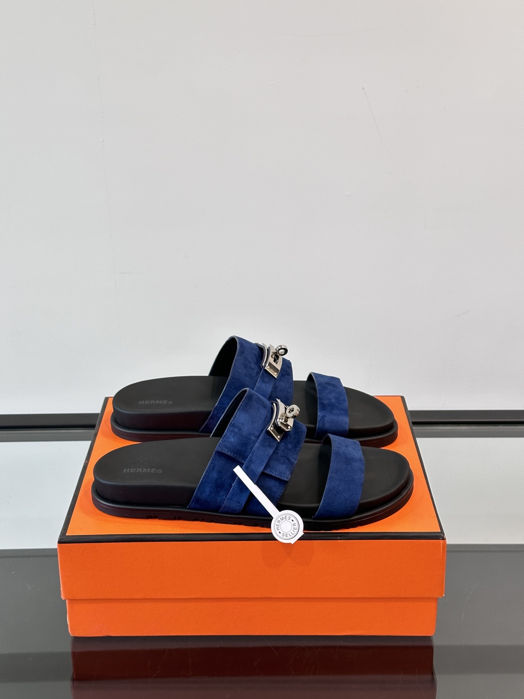 ◾️▫️Hermes 高端真皮男士拖鞋，高品质经典单品，用料上乘考究，版型宽松舒适，推荐入手，鞋面选用进