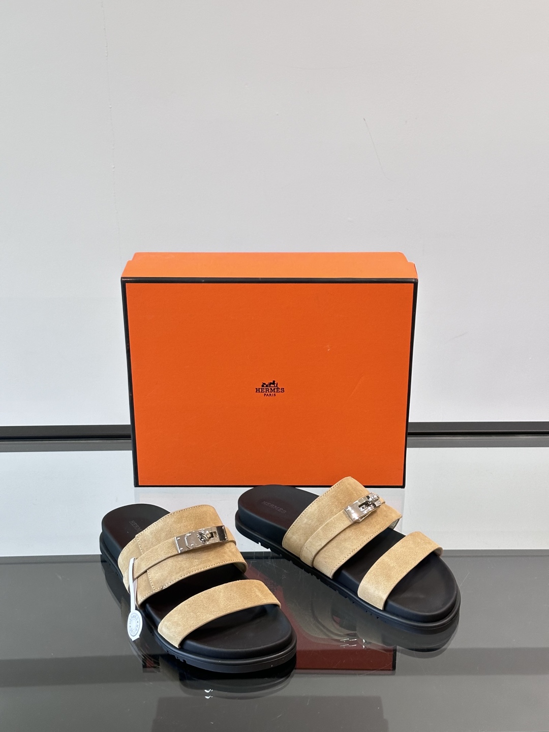 ◾️▫️Hermes 高端真皮男士拖鞋，高品质经典单品，用料上乘考究，版型宽松舒适，推荐入手，鞋面选用进