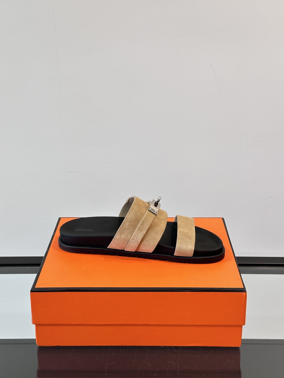 ◾️▫️Hermes 高端真皮男士拖鞋，高品质经典单品，用料上乘考究，版型宽松舒适，推荐入手，鞋面选用进