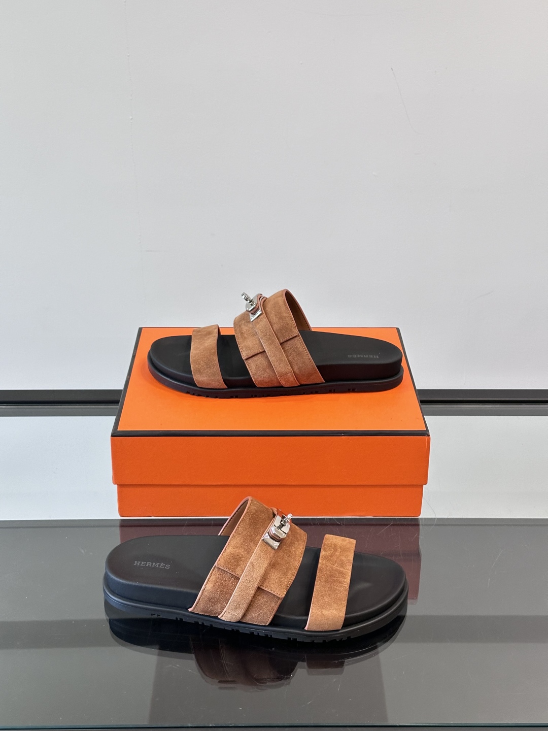 ◾️▫️Hermes 高端真皮男士拖鞋，高品质经典单品，用料上乘考究，版型宽松舒适，推荐入手，鞋面选用进