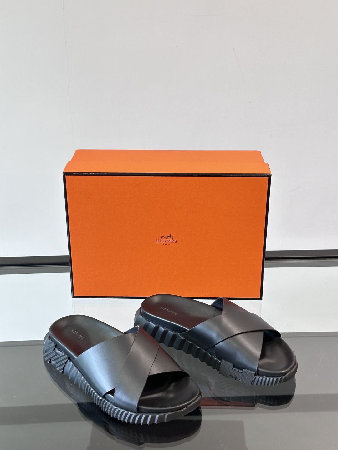 ◾️▫️Hermes 高端成型大底男士拖鞋，高品质经典单品，用料上乘考究，版型宽松舒适，推荐入手，鞋面选
