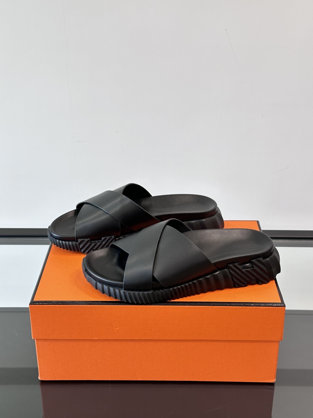 ◾️▫️Hermes 高端成型大底男士拖鞋，高品质经典单品，用料上乘考究，版型宽松舒适，推荐入手，鞋面选