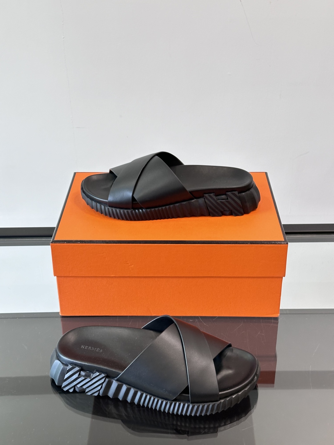◾️▫️Hermes 高端成型大底男士拖鞋，高品质经典单品，用料上乘考究，版型宽松舒适，推荐入手，鞋面选