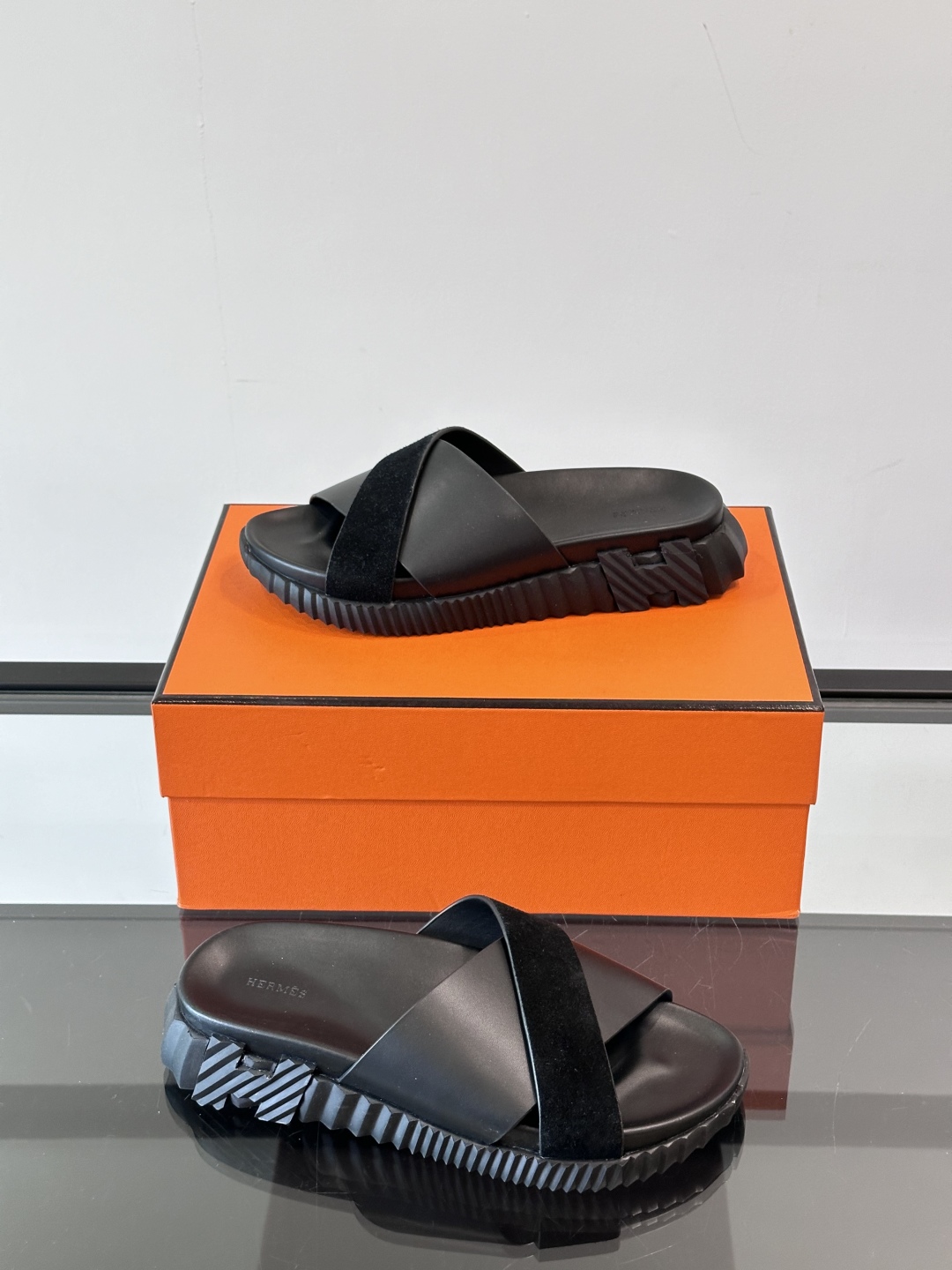 ◾️▫️Hermes 高端成型大底男士拖鞋，高品质经典单品，用料上乘考究，版型宽松舒适，推荐入手，鞋面选