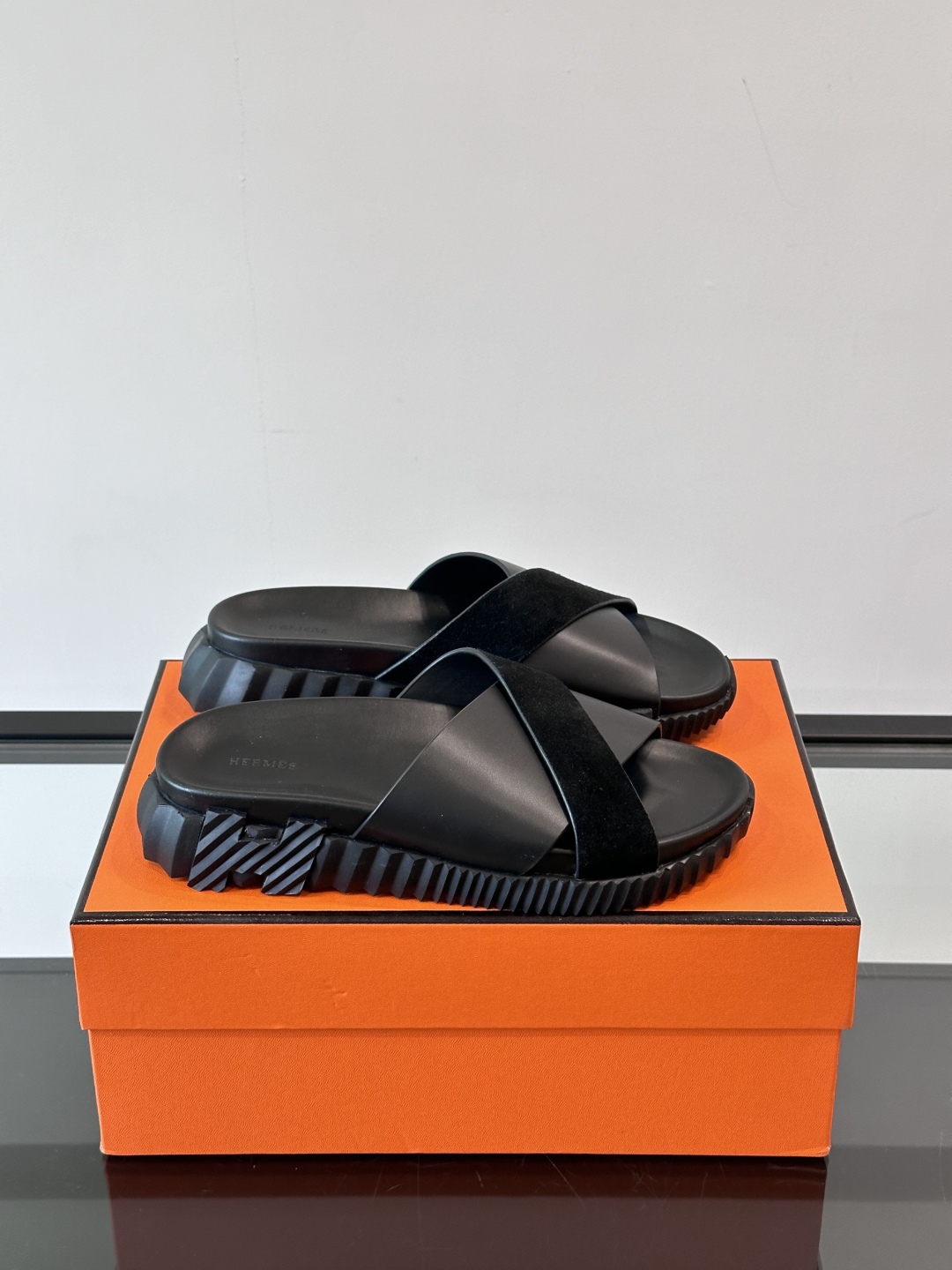 ◾️▫️Hermes 高端成型大底男士拖鞋，高品质经典单品，用料上乘考究，版型宽松舒适，推荐入手，鞋面选