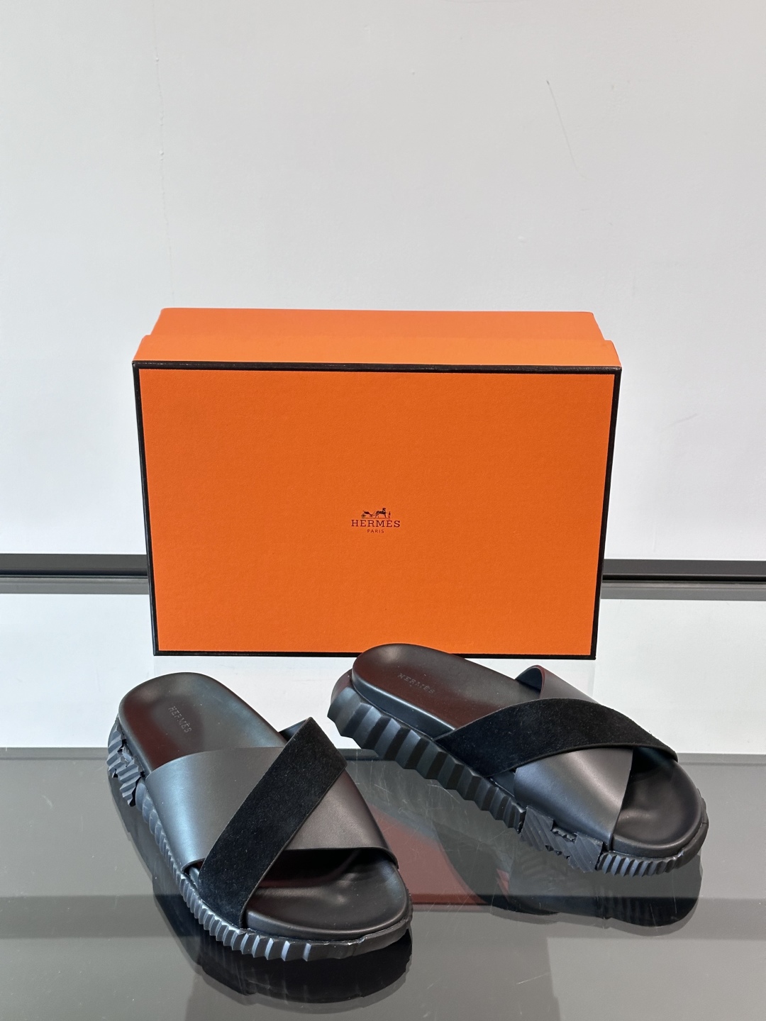 ◾️▫️Hermes 高端成型大底男士拖鞋，高品质经典单品，用料上乘考究，版型宽松舒适，推荐入手，鞋面选