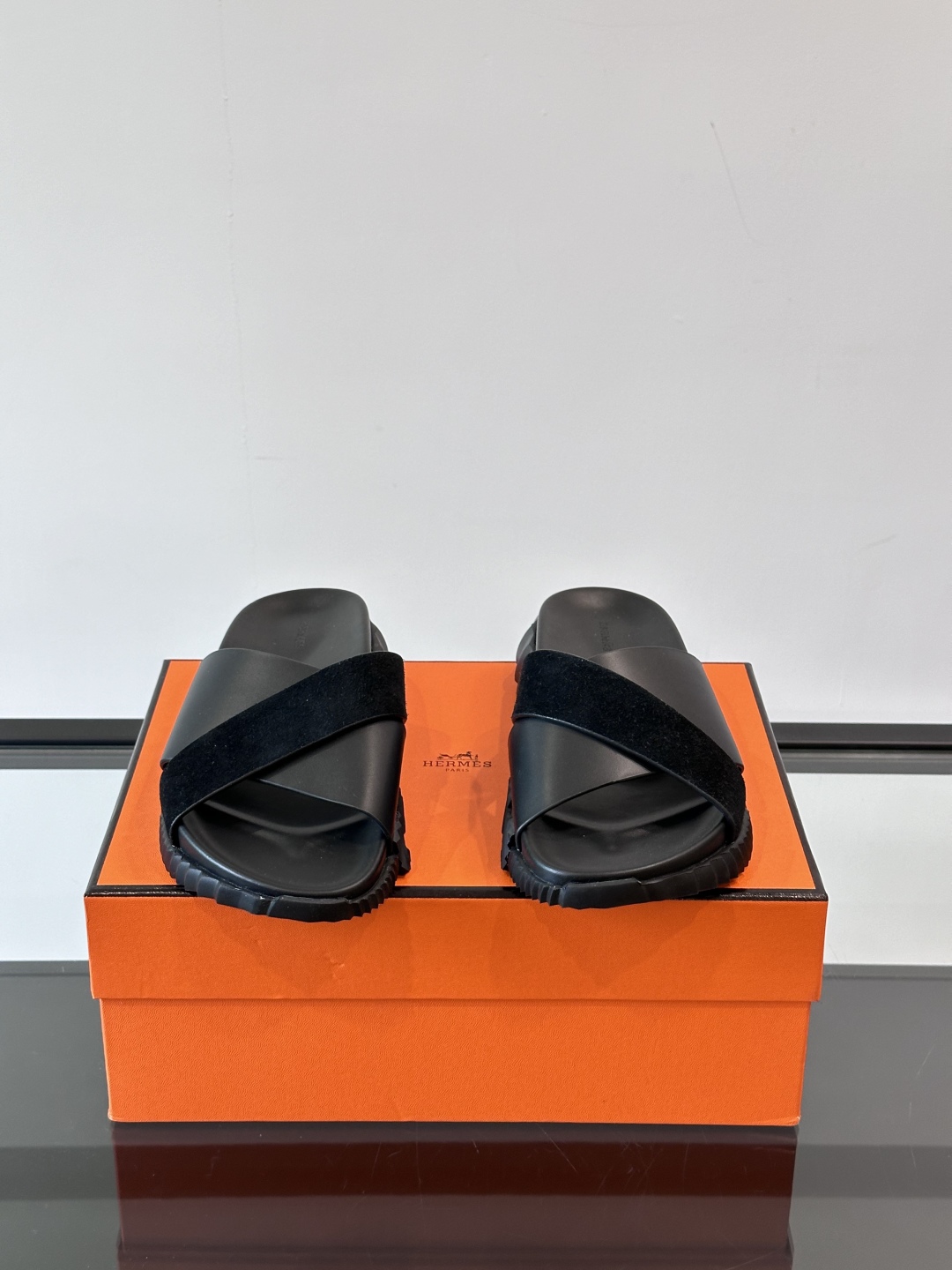 ◾️▫️Hermes 高端成型大底男士拖鞋，高品质经典单品，用料上乘考究，版型宽松舒适，推荐入手，鞋面选