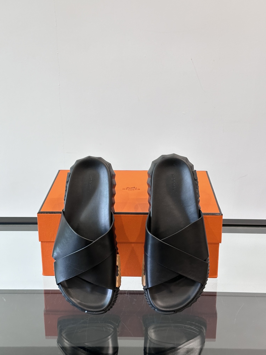 ◾️▫️Hermes 高端成型大底男士拖鞋，高品质经典单品，用料上乘考究，版型宽松舒适，推荐入手，鞋面选