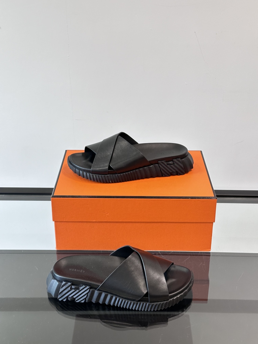◾️▫️Hermes 高端成型大底男士拖鞋，高品质经典单品，用料上乘考究，版型宽松舒适，推荐入手，鞋面选
