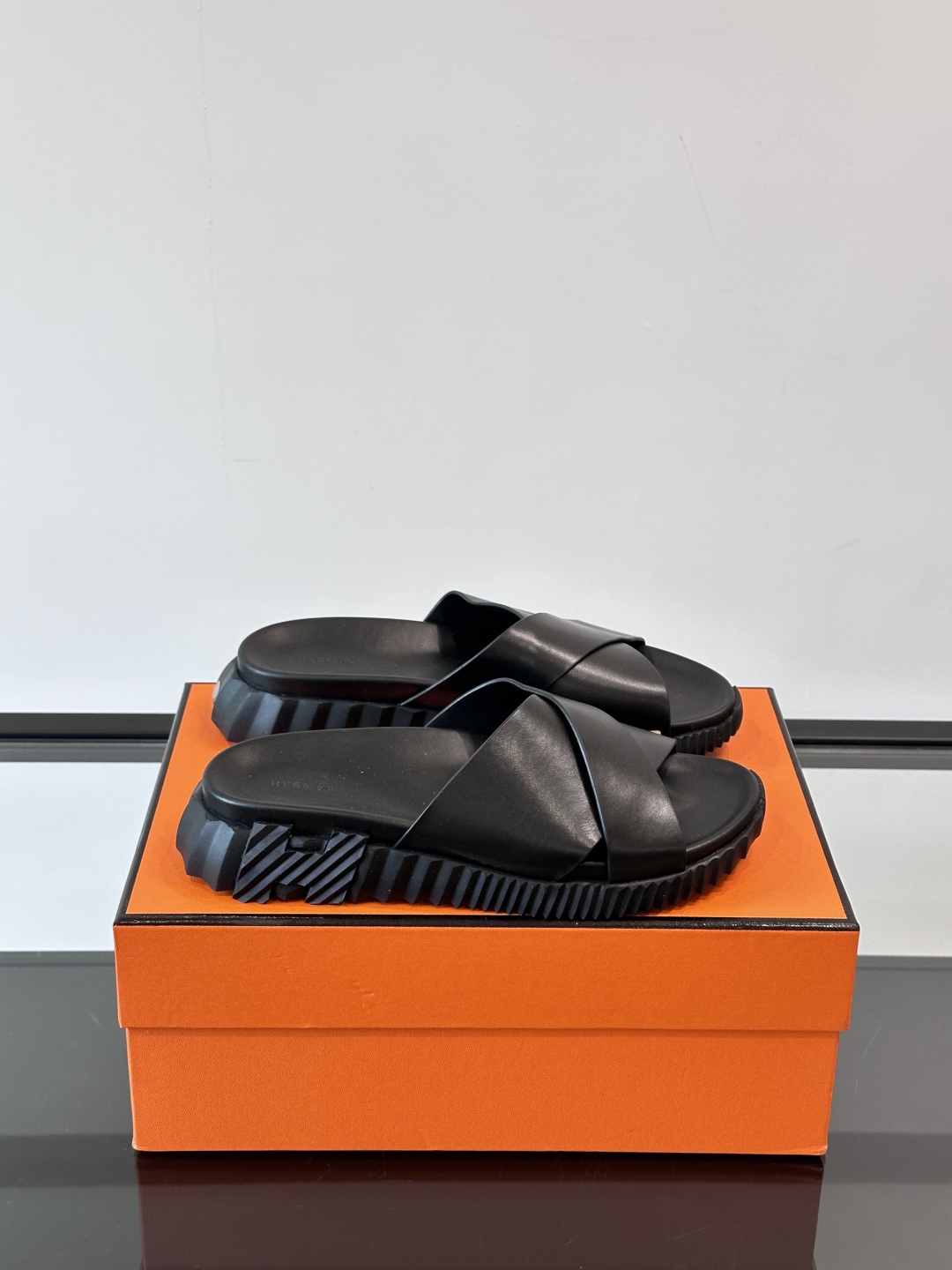 ◾️▫️Hermes 高端成型大底男士拖鞋，高品质经典单品，用料上乘考究，版型宽松舒适，推荐入手，鞋面选