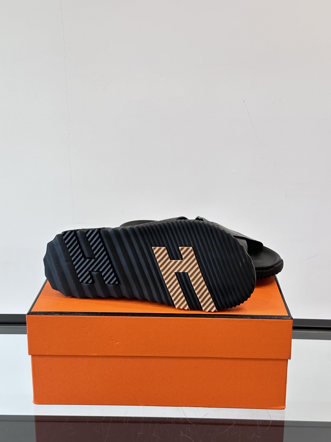 ◾️▫️Hermes 高端成型大底男士拖鞋，高品质经典单品，用料上乘考究，版型宽松舒适，推荐入手，鞋面选