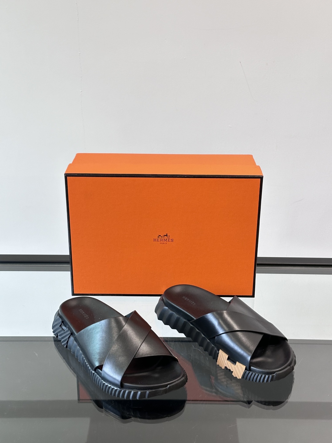 ◾️▫️Hermes 高端成型大底男士拖鞋，高品质经典单品，用料上乘考究，版型宽松舒适，推荐入手，鞋面选