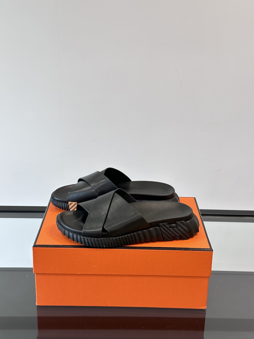 ◾️▫️Hermes 高端成型大底男士拖鞋，高品质经典单品，用料上乘考究，版型宽松舒适，推荐入手，鞋面选