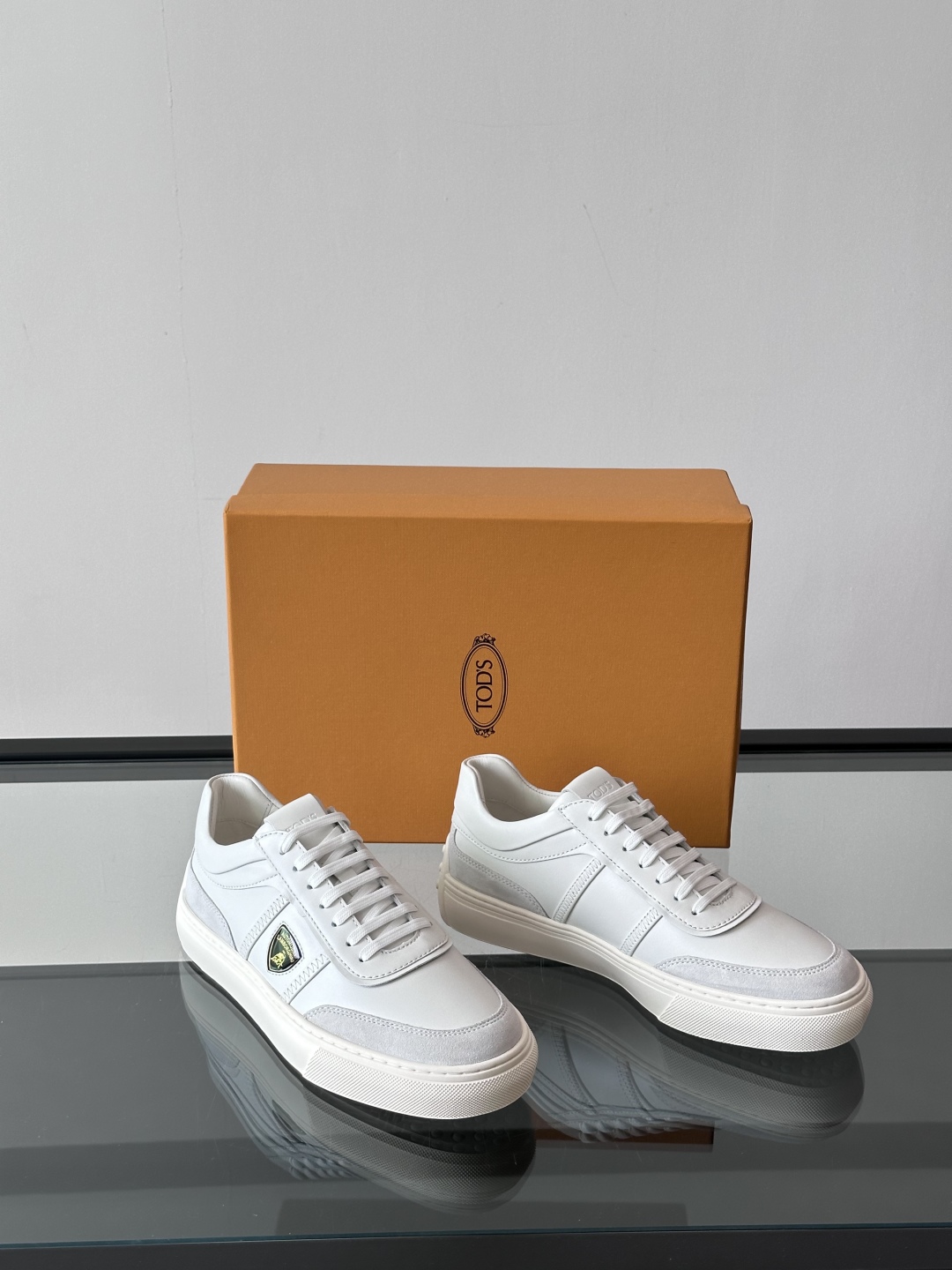  Tod's于 Pitti Uomo男TODS-兰博基尼装展推出首个合作系列。兰博基尼汽车公司携手Tod