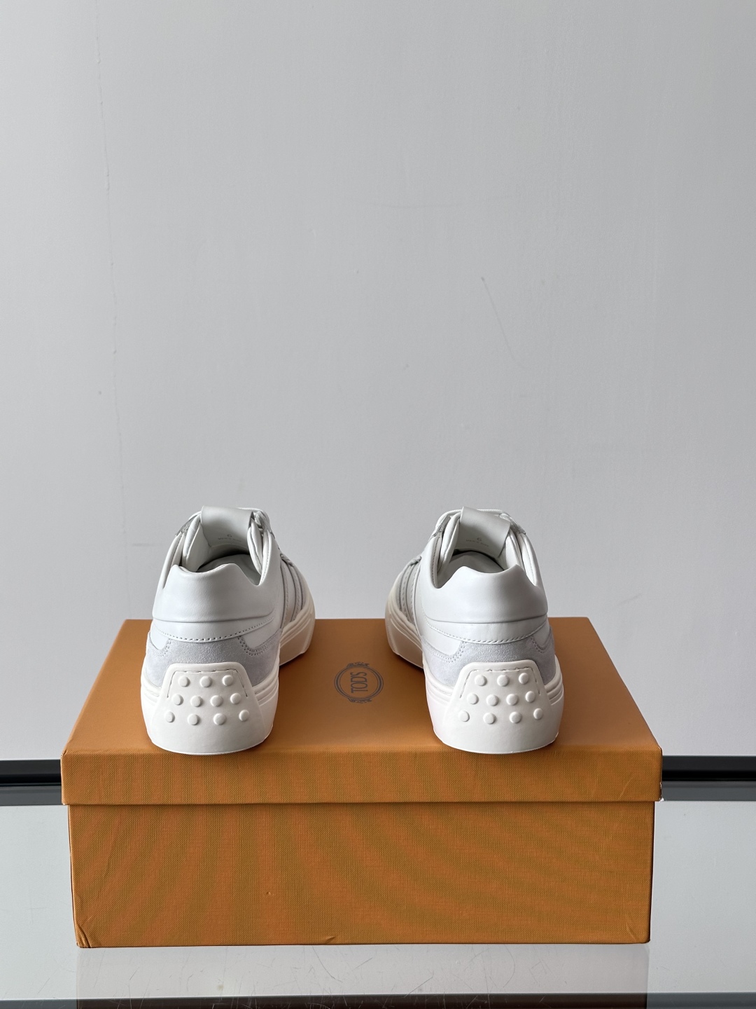 Tod's于 Pitti Uomo男TODS-兰博基尼装展推出首个合作系列。兰博基尼汽车公司携手Tod