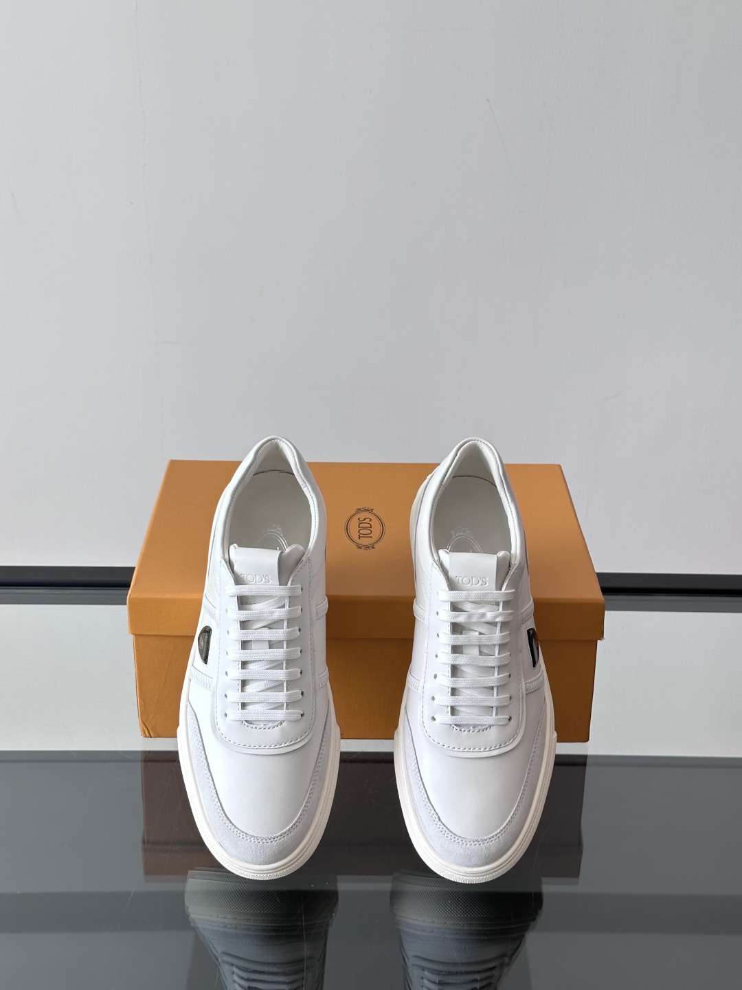  Tod's于 Pitti Uomo男TODS-兰博基尼装展推出首个合作系列。兰博基尼汽车公司携手Tod