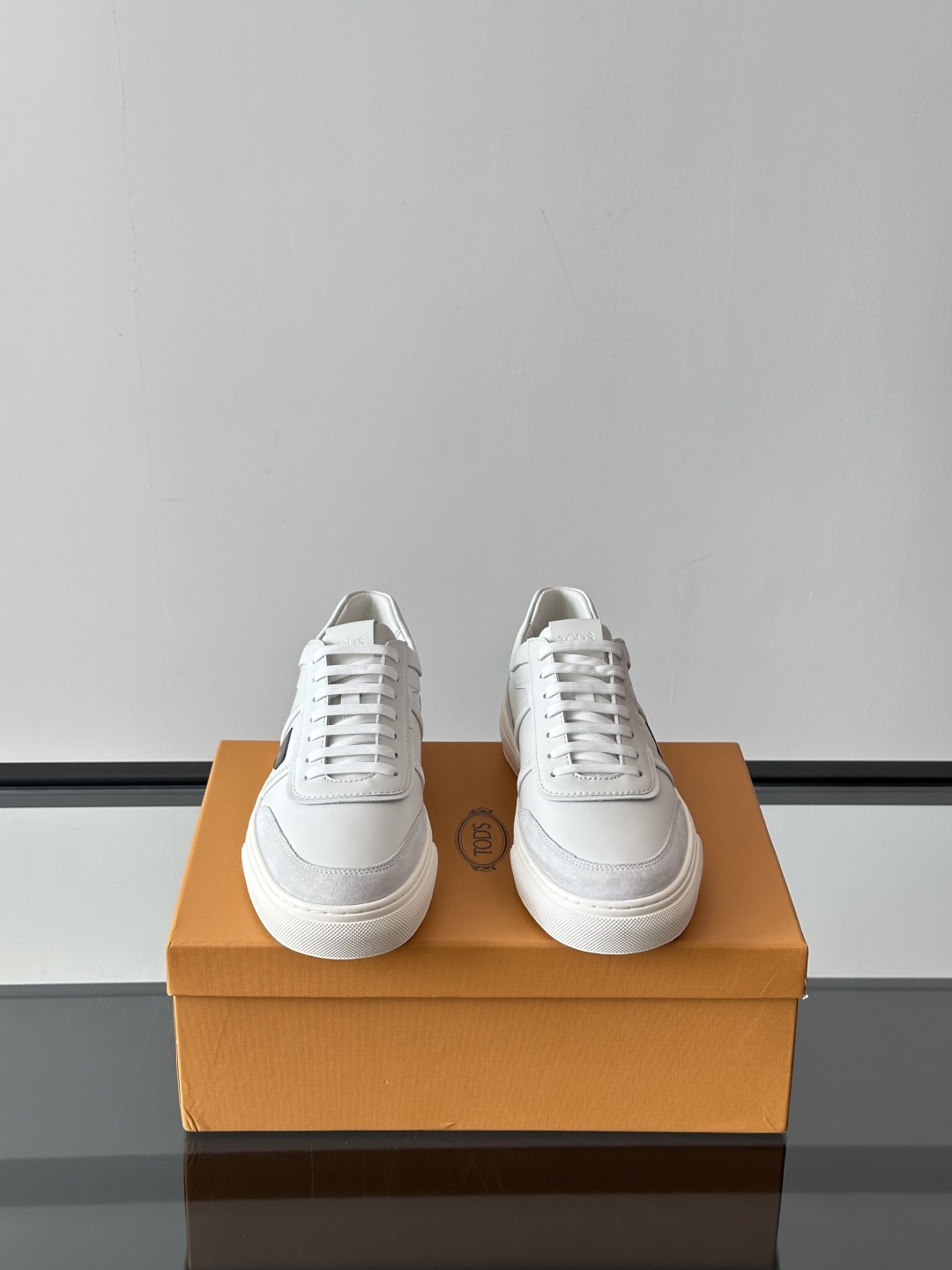  Tod's于 Pitti Uomo男TODS-兰博基尼装展推出首个合作系列。兰博基尼汽车公司携手Tod