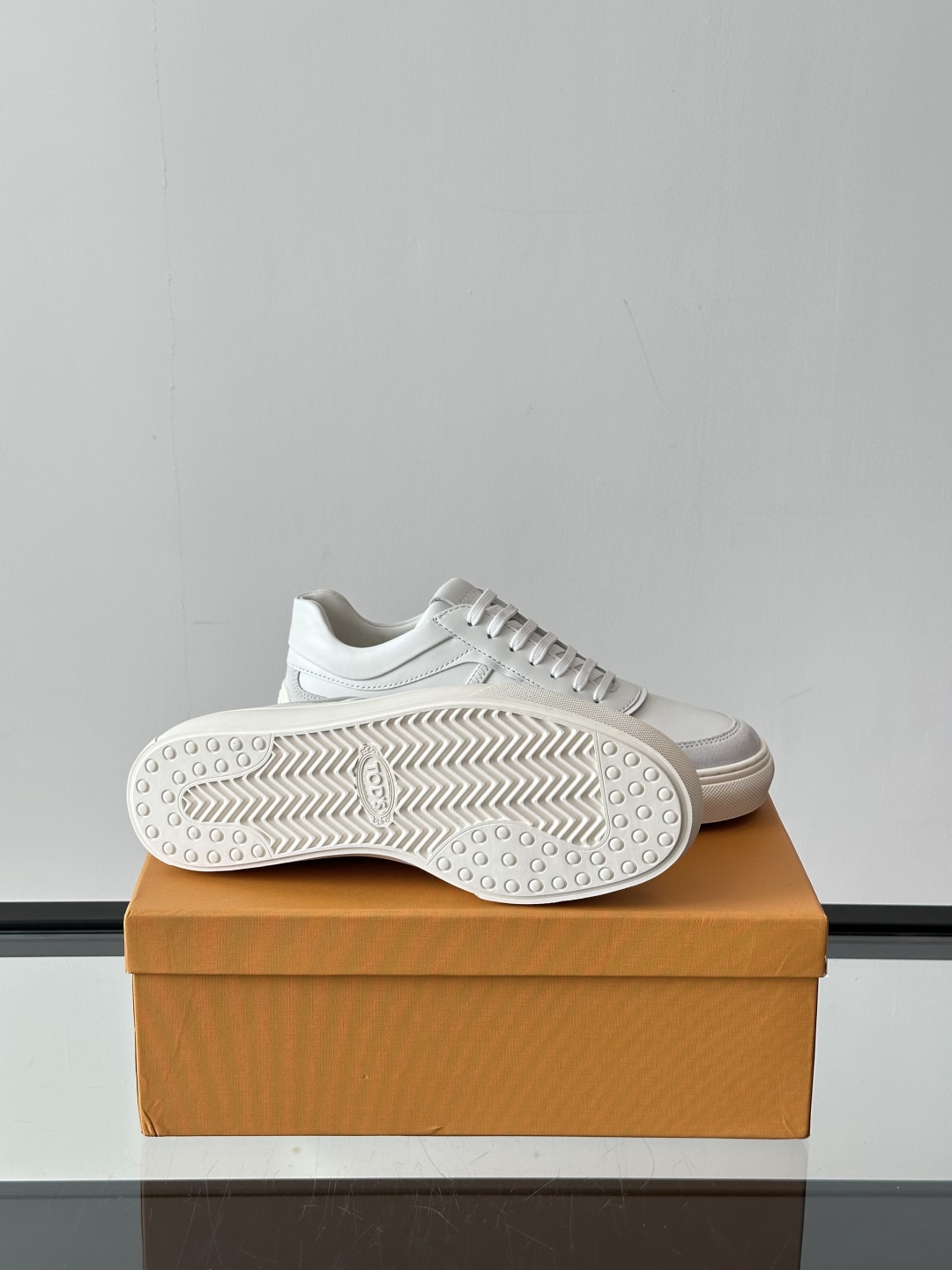  Tod's于 Pitti Uomo男TODS-兰博基尼装展推出首个合作系列。兰博基尼汽车公司携手Tod