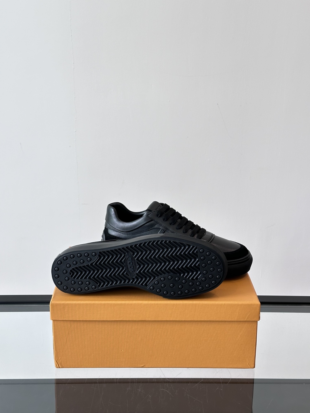  Tod's于 Pitti Uomo男TODS-兰博基尼装展推出首个合作系列。兰博基尼汽车公司携手Tod