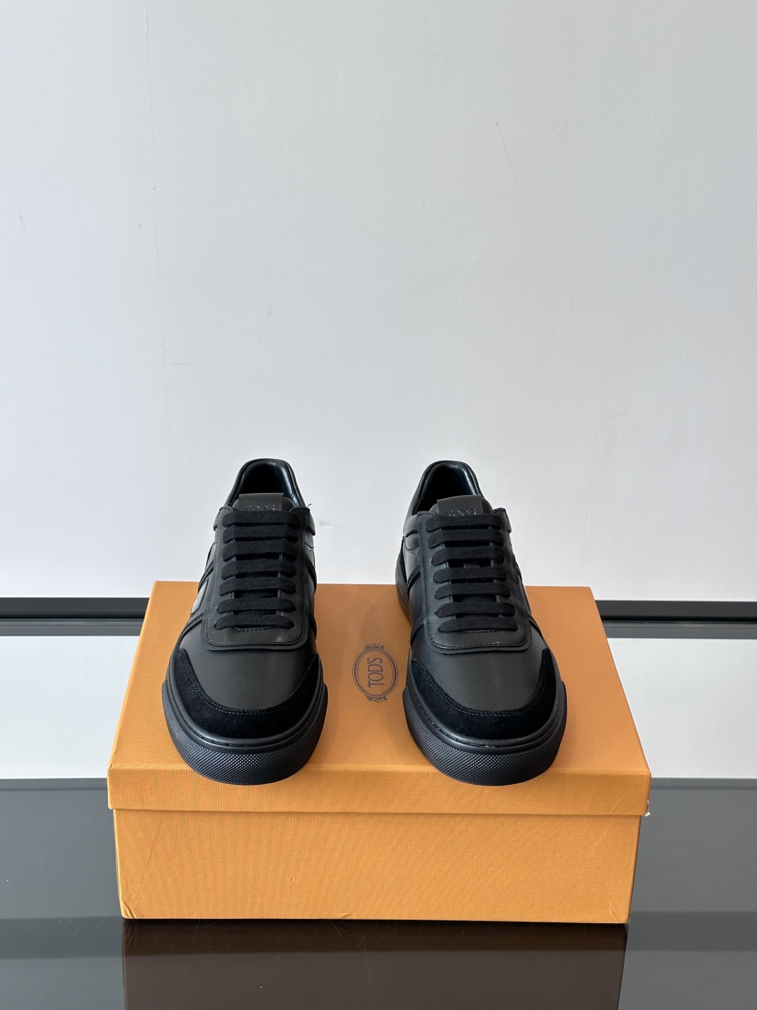  Tod's于 Pitti Uomo男TODS-兰博基尼装展推出首个合作系列。兰博基尼汽车公司携手Tod