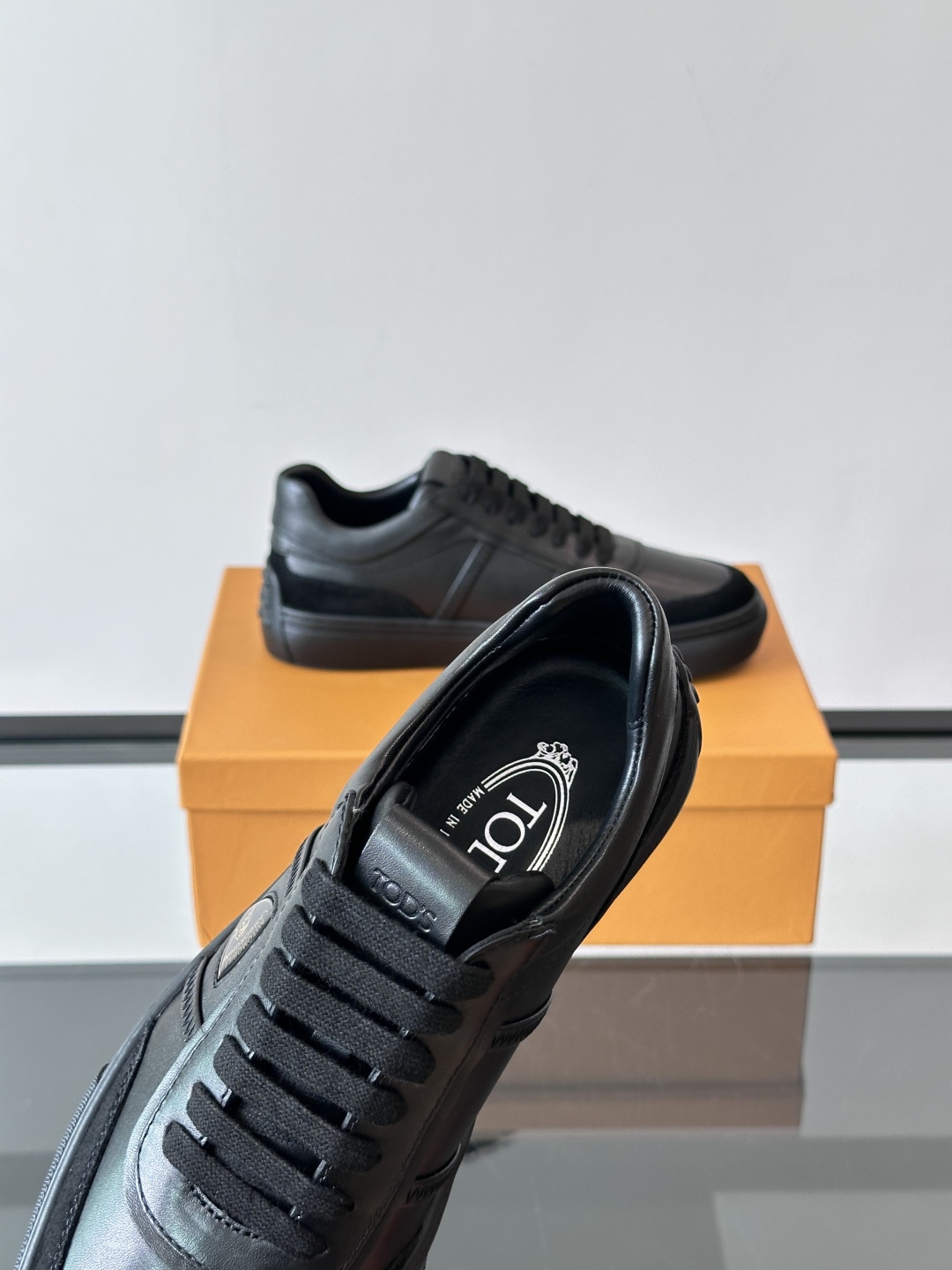  Tod's于 Pitti Uomo男TODS-兰博基尼装展推出首个合作系列。兰博基尼汽车公司携手Tod