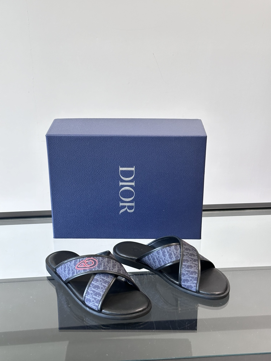 ◾️▫️Dio*～ 高端男士夏季拖鞋，鞋面材质头层牛皮，原版科技布装饰，细节完美，尽显大牌风范，休闲宽松