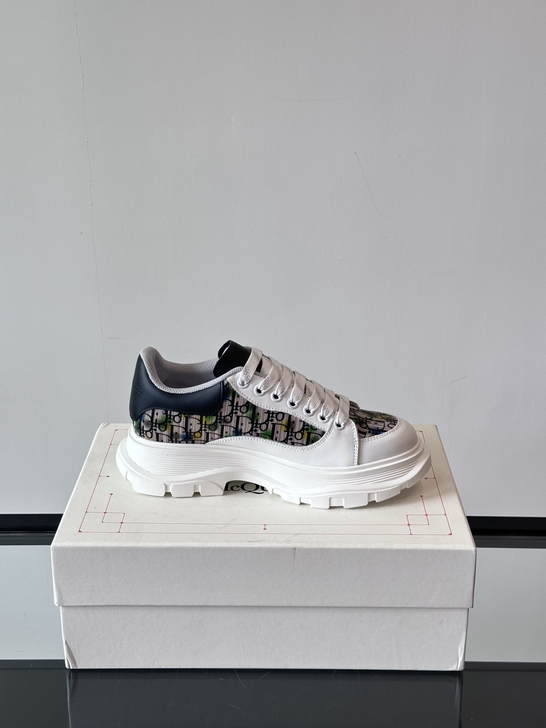 𝐀𝐥𝐞𝐱𝐚𝐧𝐝𝐞𝐫 𝐌𝐜𝐐𝐔𝐄𝐄𝐍亚历山麦昆情侣款‼️ 休闲鞋👟。终极版本 随意PK柜货 麦昆这鞋款一出