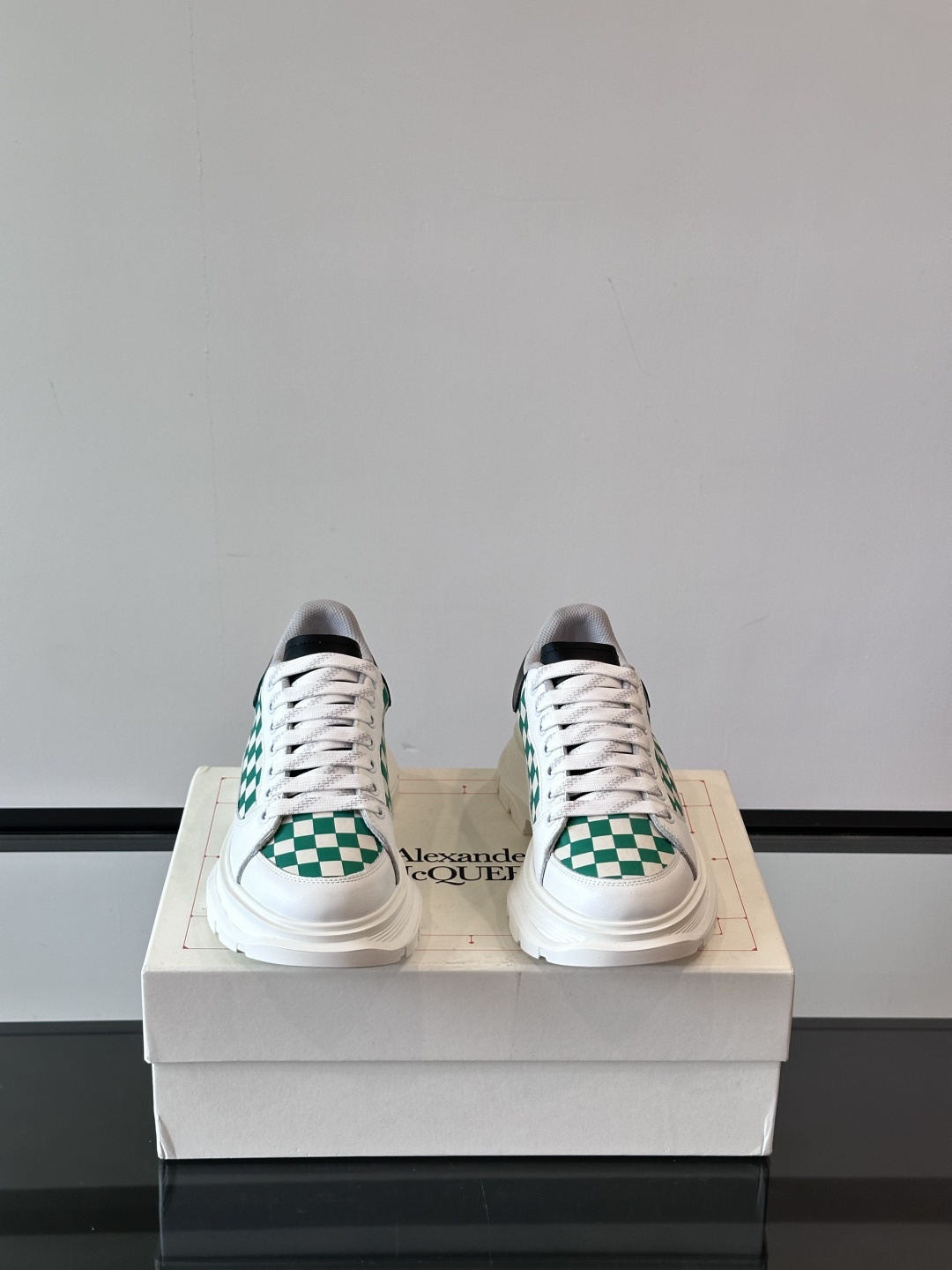 𝐀𝐥𝐞𝐱𝐚𝐧𝐝𝐞𝐫 𝐌𝐜𝐐𝐔𝐄𝐄𝐍亚历山麦昆情侣款‼️ 休闲鞋👟。终极版本 随意PK柜货 麦昆这鞋款一出