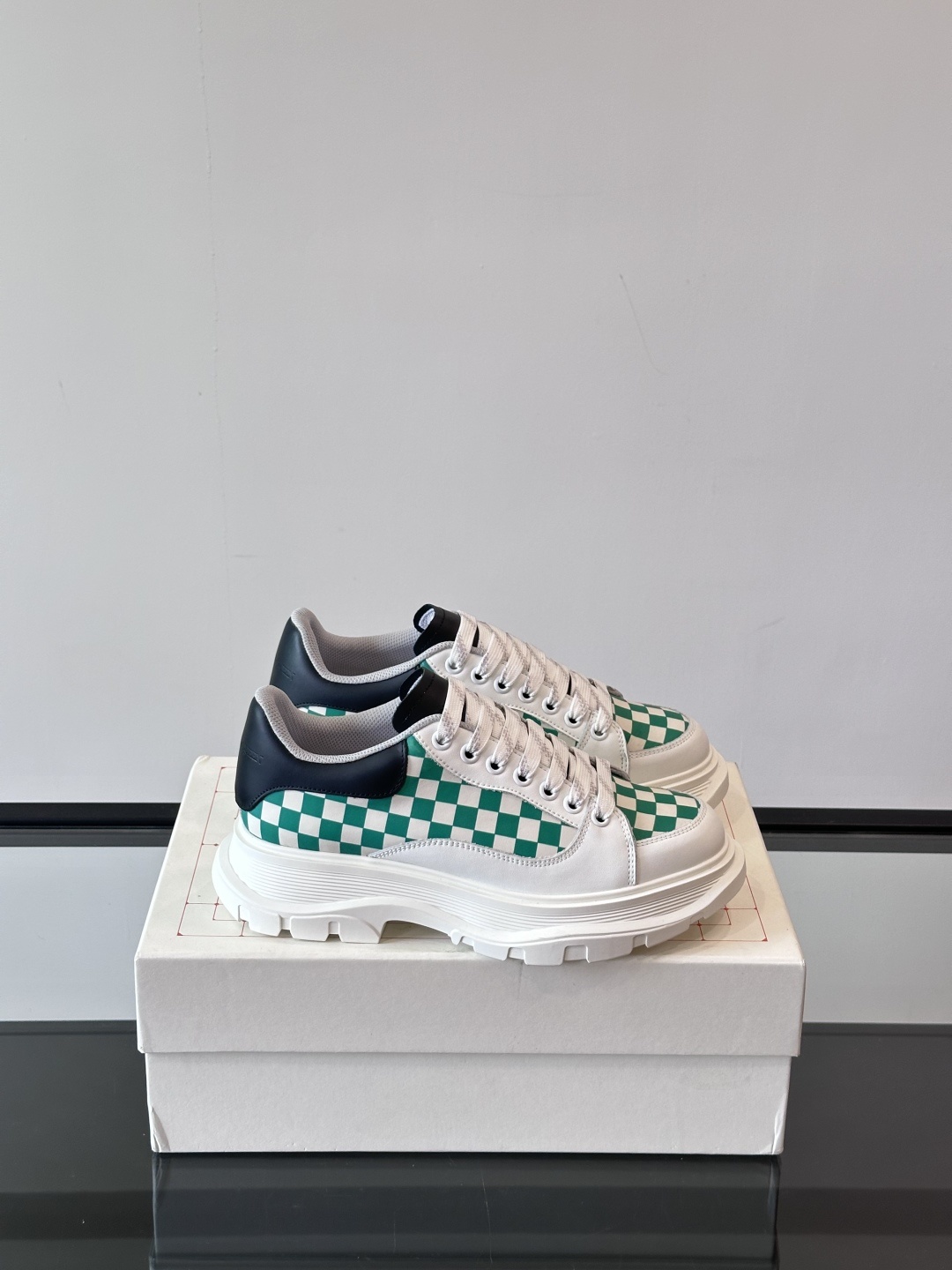 𝐀𝐥𝐞𝐱𝐚𝐧𝐝𝐞𝐫 𝐌𝐜𝐐𝐔𝐄𝐄𝐍亚历山麦昆情侣款‼️ 休闲鞋👟。终极版本 随意PK柜货 麦昆这鞋款一出