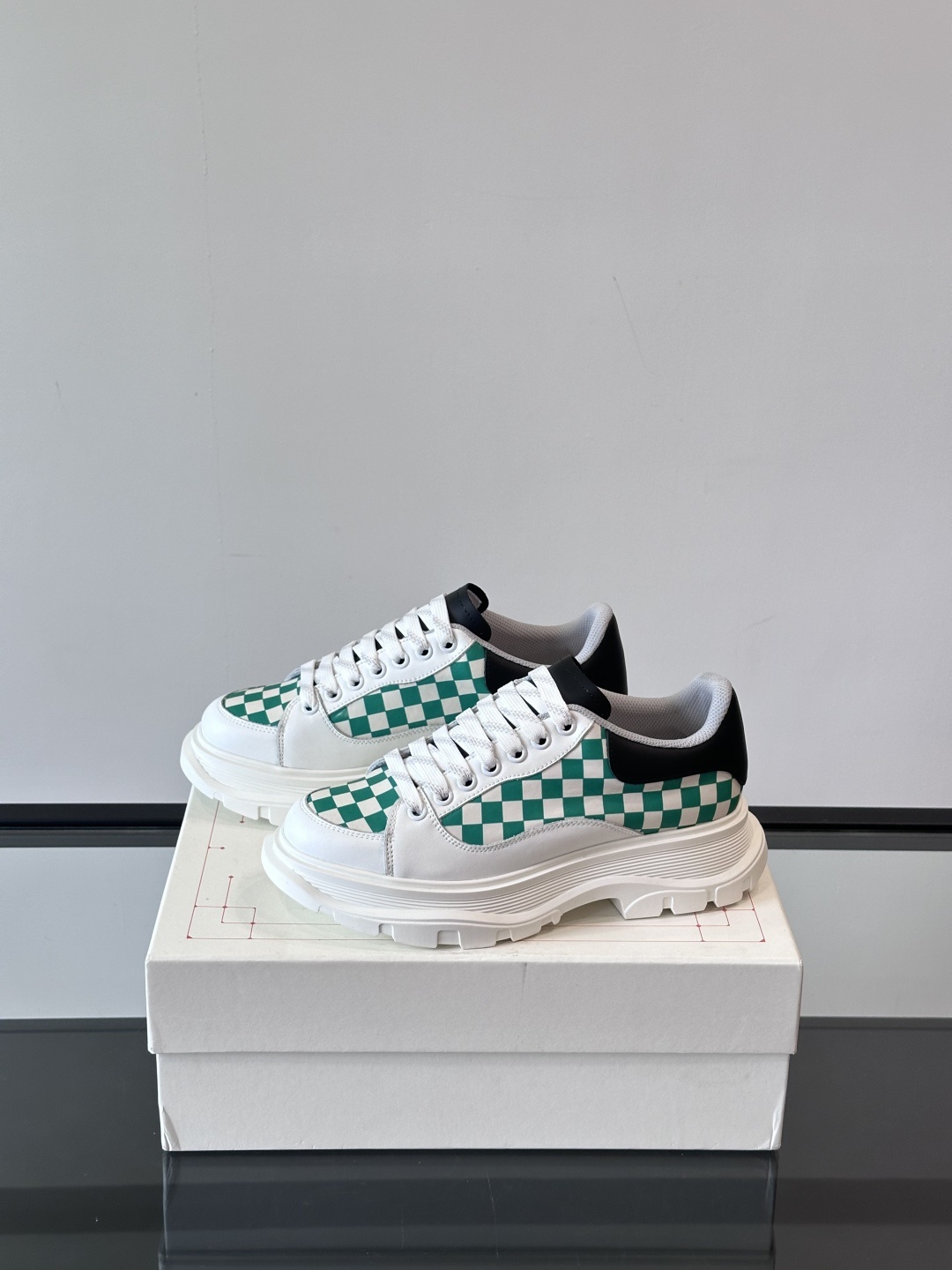 𝐀𝐥𝐞𝐱𝐚𝐧𝐝𝐞𝐫 𝐌𝐜𝐐𝐔𝐄𝐄𝐍亚历山麦昆情侣款‼️ 休闲鞋👟。终极版本 随意PK柜货 麦昆这鞋款一出