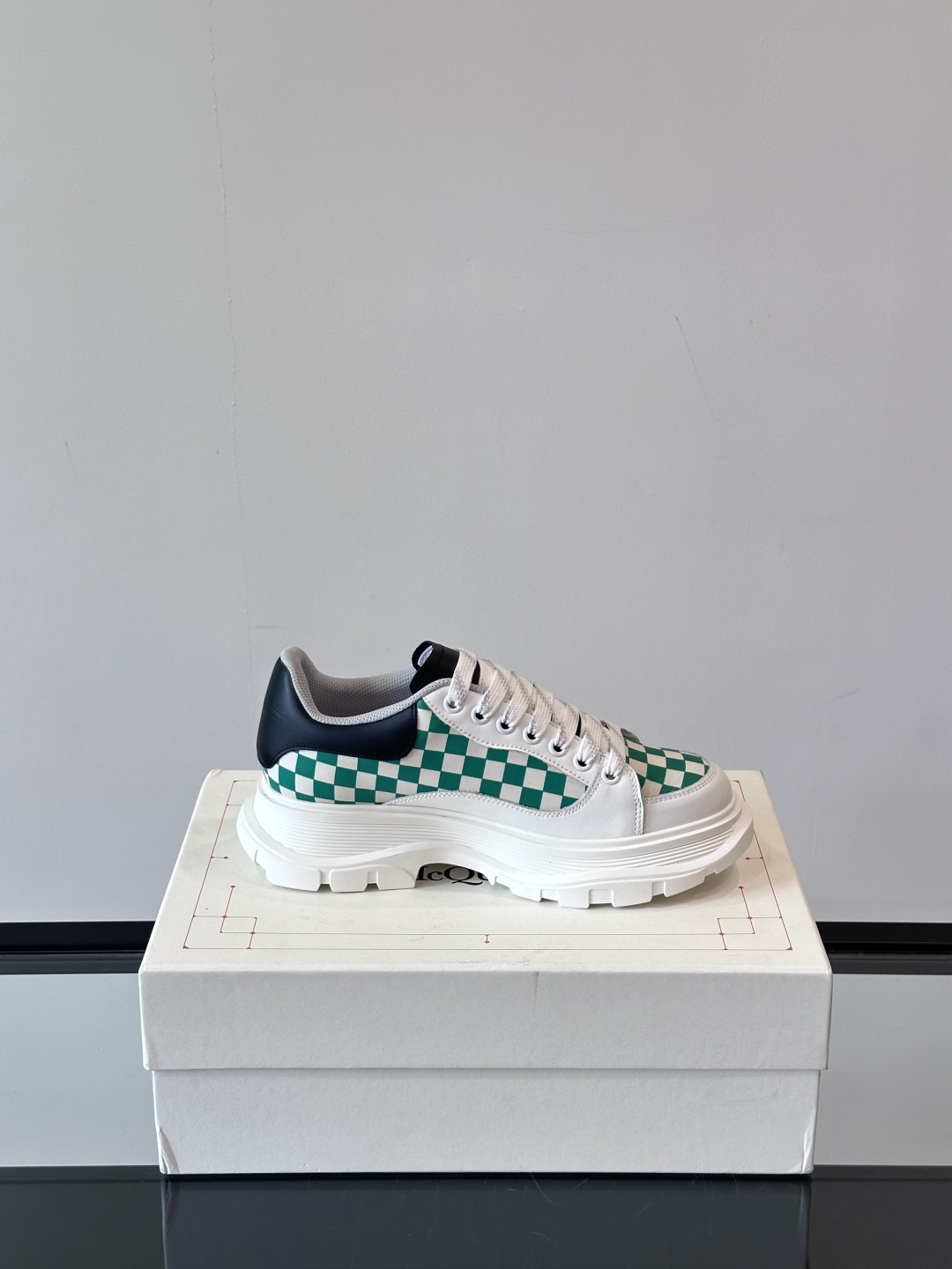 𝐀𝐥𝐞𝐱𝐚𝐧𝐝𝐞𝐫 𝐌𝐜𝐐𝐔𝐄𝐄𝐍亚历山麦昆情侣款‼️ 休闲鞋👟。终极版本 随意PK柜货 麦昆这鞋款一出
