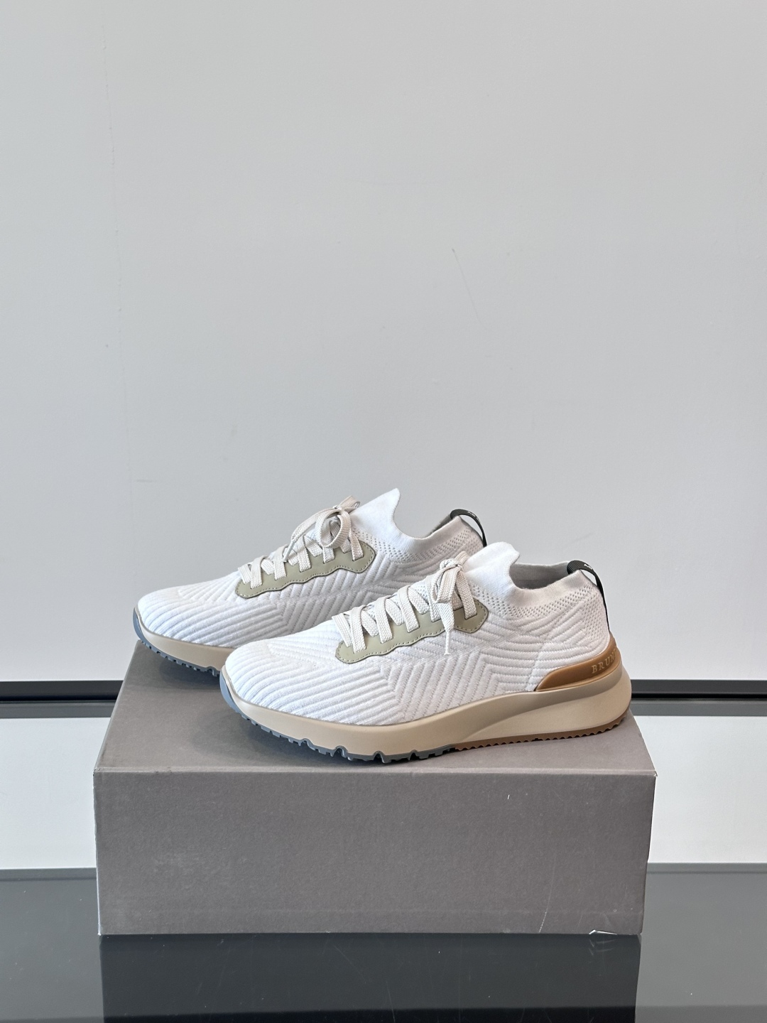 Brunello Cucinelli 新款拼色运动板男鞋 此款运动鞋面料采用进口飞织，春夏穿着舒适透气，