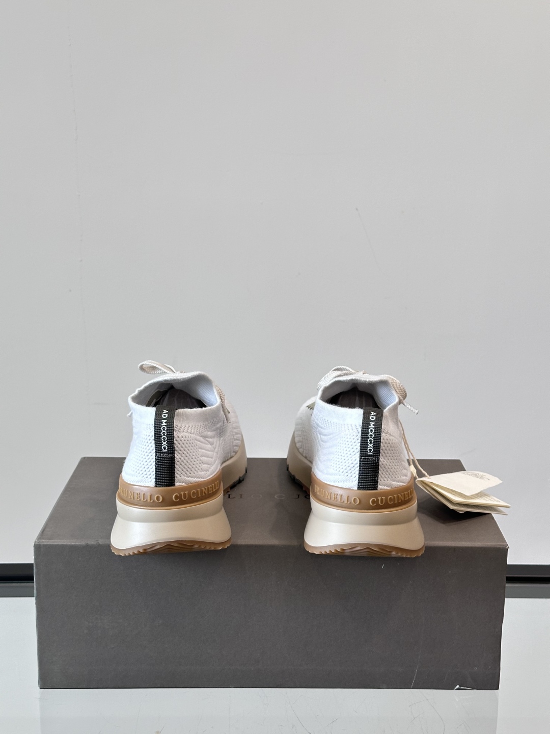 Brunello Cucinelli 新款拼色运动板男鞋 此款运动鞋面料采用进口飞织，春夏穿着舒适透气，