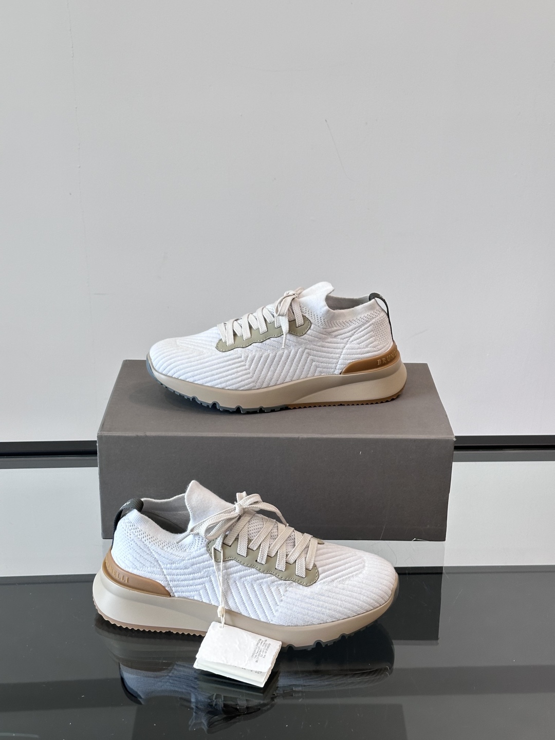 Brunello Cucinelli 新款拼色运动板男鞋 此款运动鞋面料采用进口飞织，春夏穿着舒适透气，