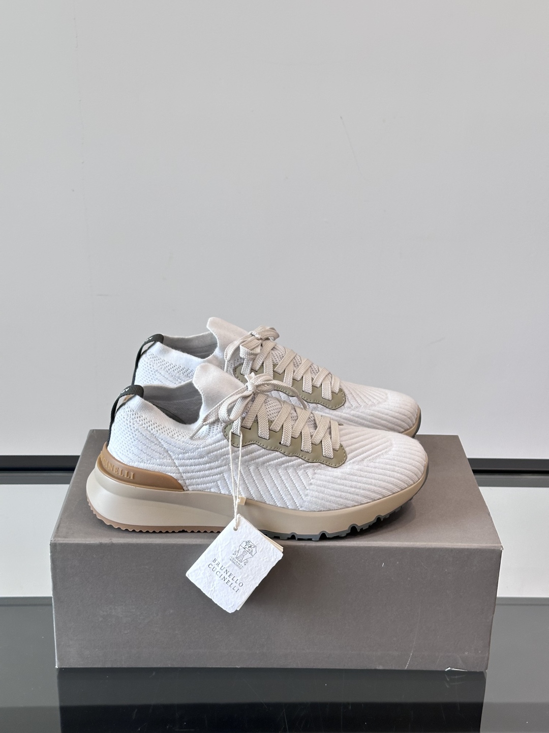 Brunello Cucinelli 新款拼色运动板男鞋 此款运动鞋面料采用进口飞织，春夏穿着舒适透气，