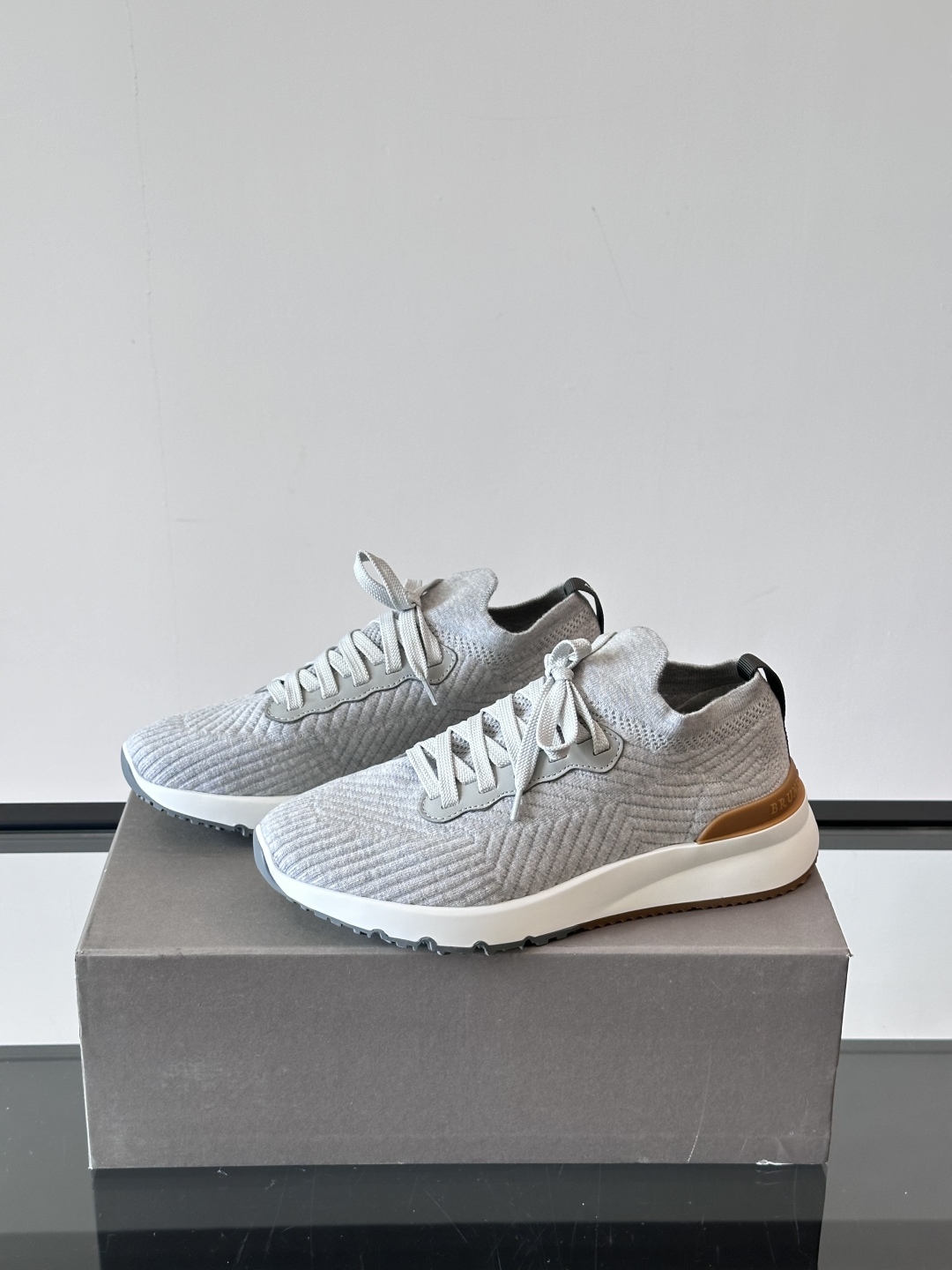 Brunello Cucinelli 新款拼色运动板男鞋 此款运动鞋面料采用进口飞织，春夏穿着舒适透气，