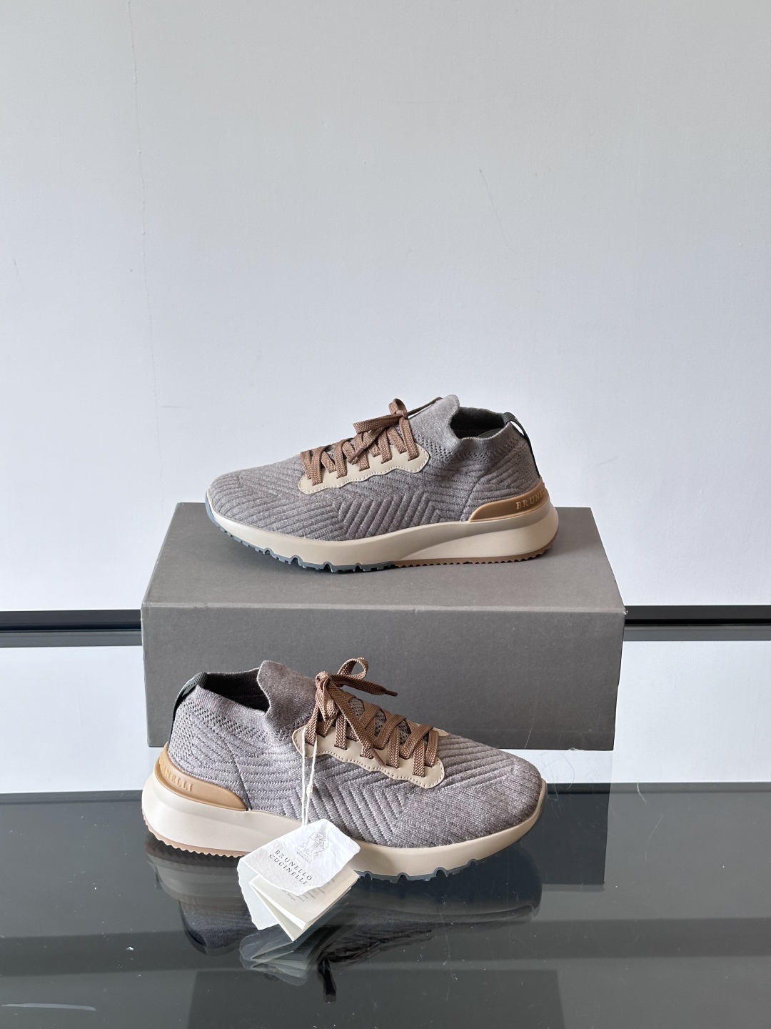 Brunello Cucinelli 新款拼色运动板男鞋 此款运动鞋面料采用进口飞织，春夏穿着舒适透气，