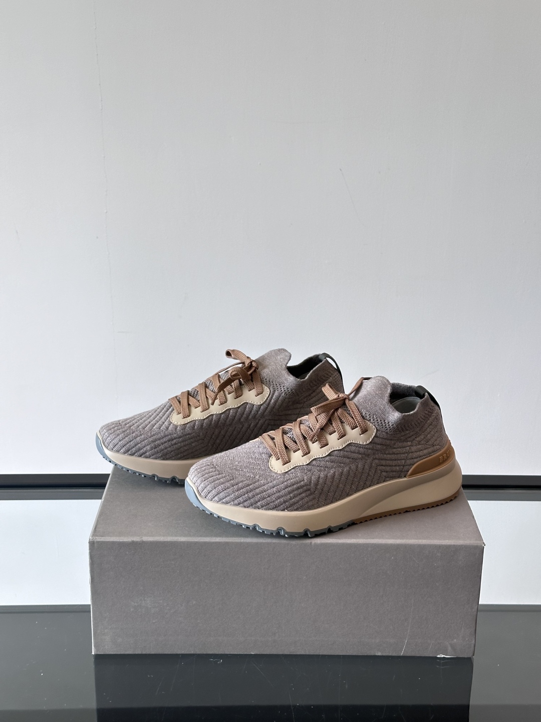 Brunello Cucinelli 新款拼色运动板男鞋 此款运动鞋面料采用进口飞织，春夏穿着舒适透气，