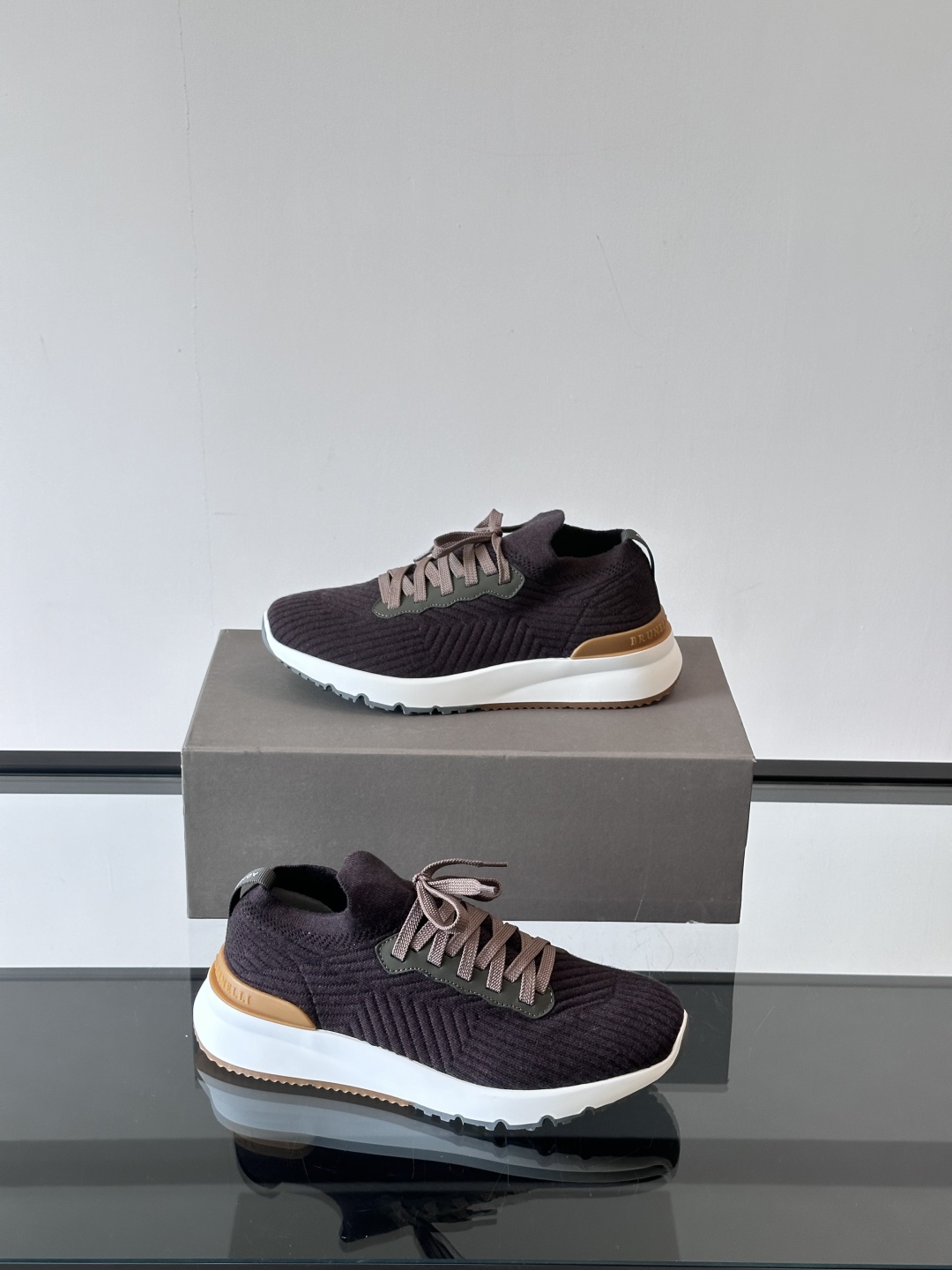 Brunello Cucinelli 新款拼色运动板男鞋 此款运动鞋面料采用进口飞织，春夏穿着舒适透气，